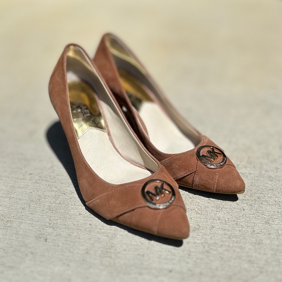 Gorgeous Suede Michael Kors Heels - Picture 2 of 7